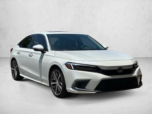 Used 2023 Honda Civic Touring image 3