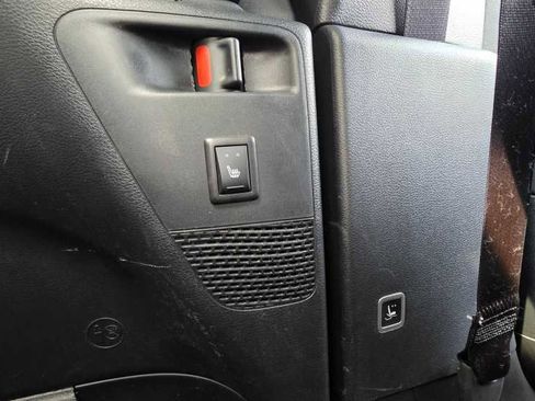 Used 2025 Chrysler Pacifica Limited FWD image 25