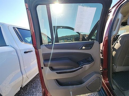 Used 2018 Chevrolet Suburban LT w/ Luxury Package image 12