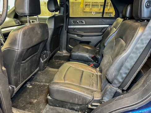Used 2016 Ford Explorer XLT w/ Equipment Group 202A AWD/4WD image 10