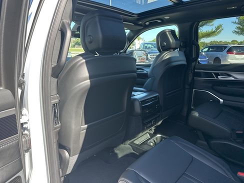 New 2025 Jeep Wagoneer Series II image 49