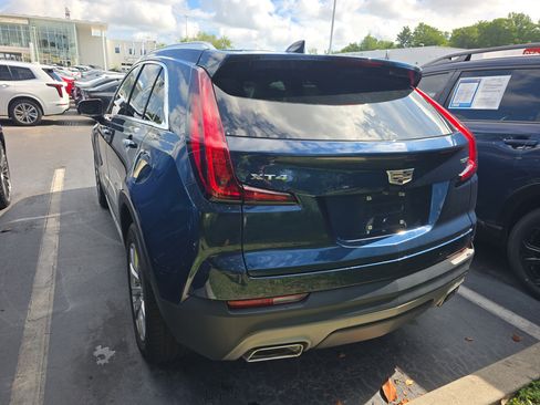 Used 2022 Cadillac XT4 Premium Luxury w/ Enhanced Visibility Package FWD image 4