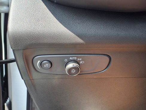 Certified 2021 Buick Envision Essence w/ Sport Touring Package image 11