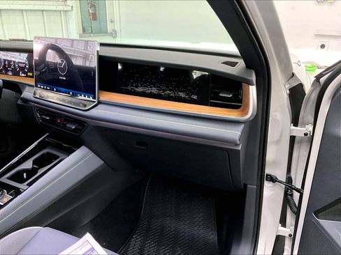 New 2026 Volkswagen Tiguan SEL R-Line image 27