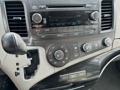 Used 2011 Toyota Sienna LE w/ Towing Pkg image 13