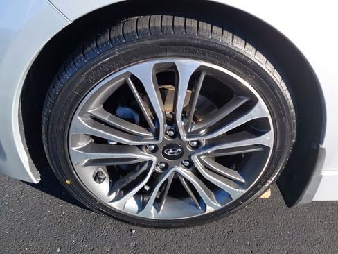 Used 2016 Hyundai Veloster Turbo image 18