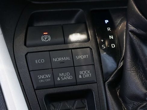 Used 2021 Toyota RAV4 LE AWD/4WD image 33
