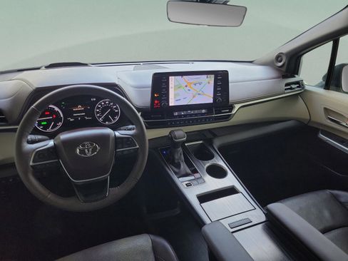 Used 2023 Toyota Sienna Platinum FWD image 13