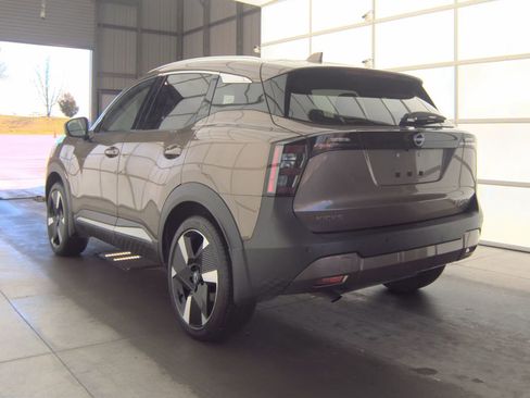 Used 2025 Nissan Kicks SR AWD/4WD image 15