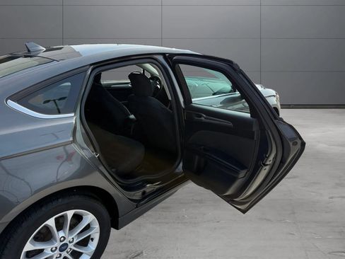 Used 2019 Ford Fusion SE FWD image 20