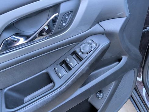 Used 2023 Chevrolet Traverse LT FWD image 13