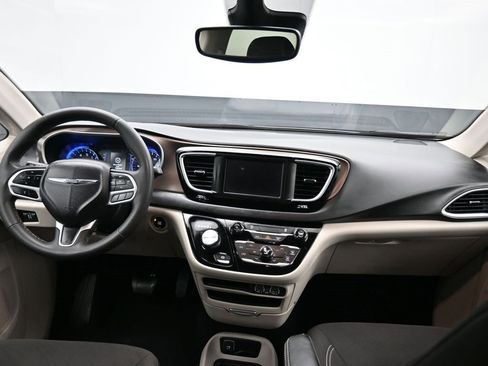 Used 2023 Chrysler Voyager LX image 51