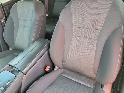 Used 2025 Nissan Rogue SV FWD image 11