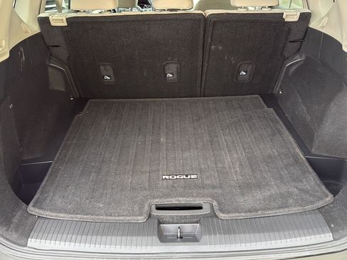 Used 2022 Nissan Rogue SV image 8