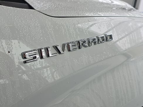 Used 2020 Chevrolet Silverado 1500 Custom w/ Custom Value Package image 14