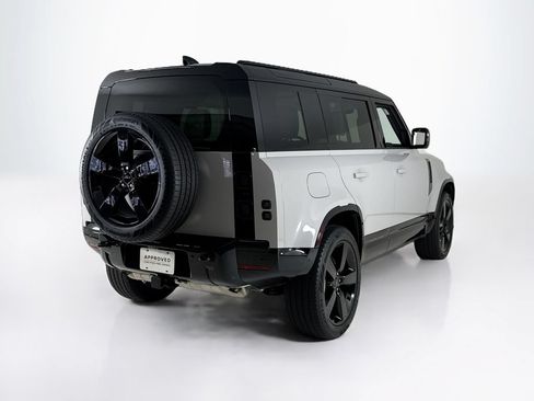 Used 2026 Land Rover Defender 110 X-Dynamic SE AWD/4WD image 5