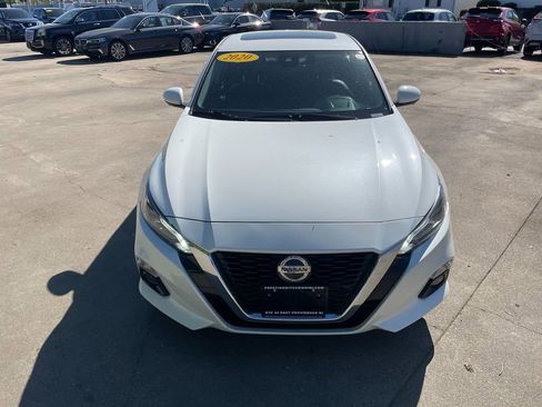 Used 2020 Nissan Altima 2.0 Platinum FWD image 3