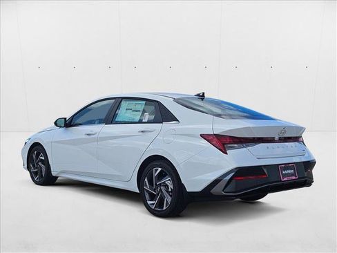 New 2025 Hyundai Elantra Limited image 9