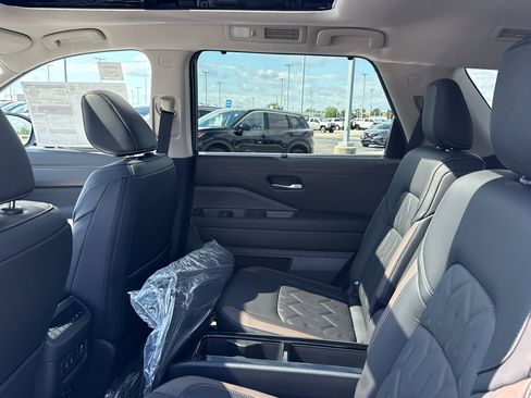 New 2026 Nissan Pathfinder Platinum AWD/4WD image 33