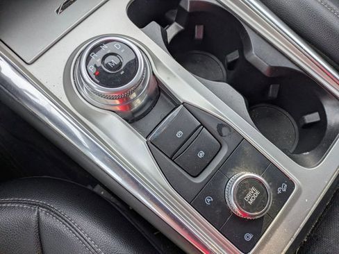 Used 2020 Ford Explorer XLT w/ Equipment Group 202A AWD/4WD image 14