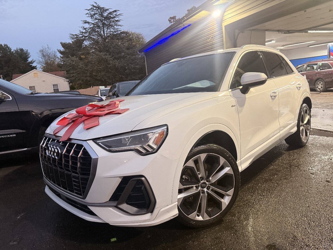 Used 2020 Audi Q3 2.0T Premium Plus AWD/4WD image 2
