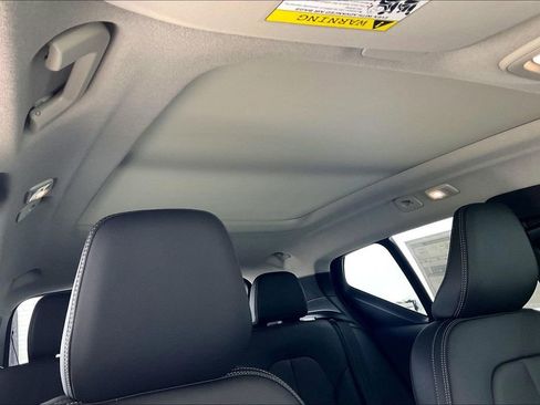 New 2026 Volvo XC40 B5 Core w/ Climate Package image 31