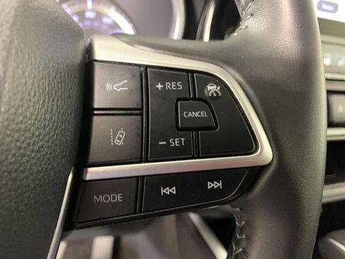 Used 2024 Toyota Highlander XLE AWD/4WD image 23