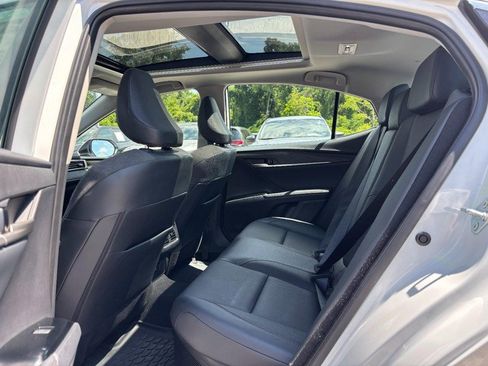 Used 2025 Toyota Camry XLE FWD image 11