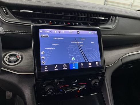 Used 2023 Jeep Grand Cherokee Limited image 26