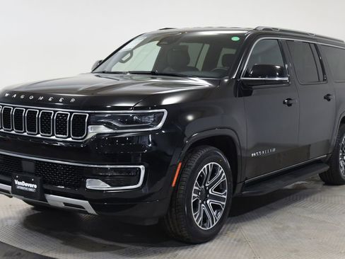 Used 2024 Jeep Wagoneer L Series II w/ Flexible Seating Group AWD/4WD image 6