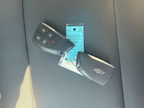 Used 2024 Chevrolet Equinox EV RS FWD image 31