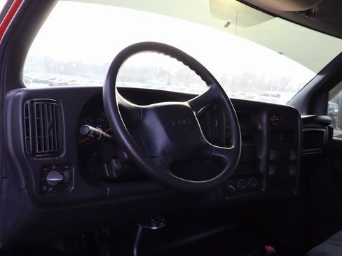 Used 2006 GMC TopKick C4500 2WD Regular Cab image 8