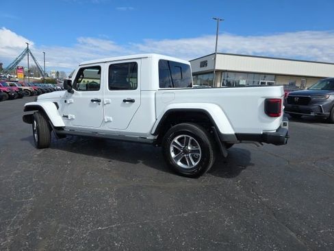 Used 2024 Jeep Gladiator Sport w/ Premium Package image 4