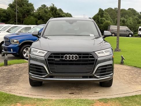 Used 2020 Audi Q5 2.0T Titanium Premium Plus AWD/4WD image 2