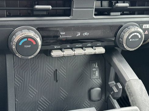 Certified 2025 Toyota Tacoma SR5 AWD/4WD image 18