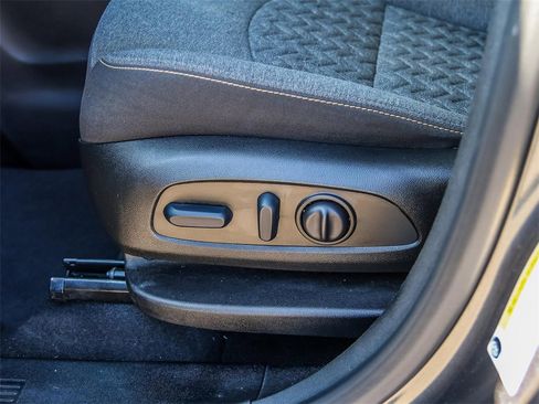 Used 2022 Chevrolet Equinox LT image 25