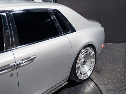 Used 2020 Rolls-Royce Phantom Sedan RWD image 31