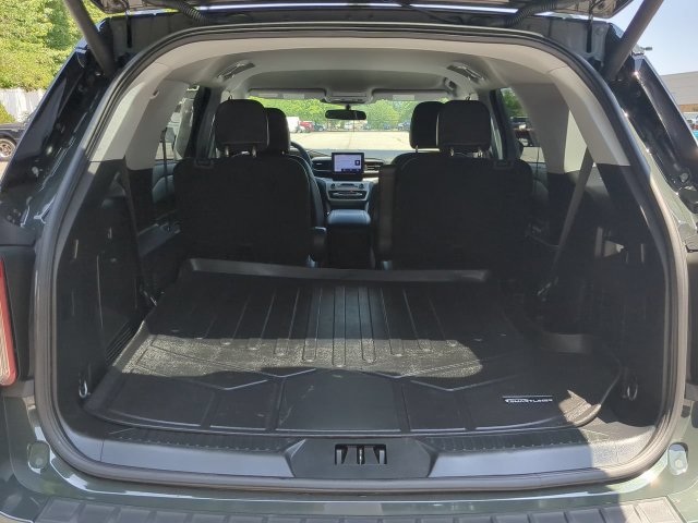 Used 2023 Ford Explorer XLT w/ Equipment Group 202A AWD/4WD image 12