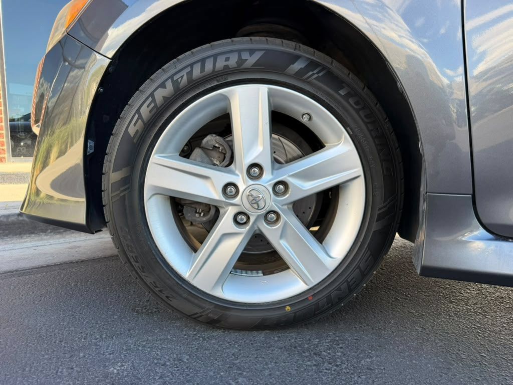 Used 2012 Toyota Camry SE FWD image 24