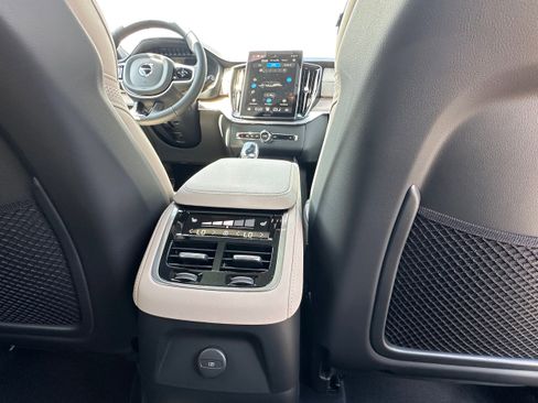 New 2026 Volvo XC90 T8 Plus w/ Protection Package Premier AWD/4WD image 12