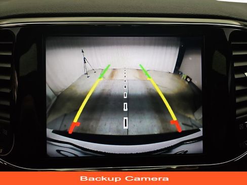 Used 2022 Jeep Grand Cherokee Laredo X image 19