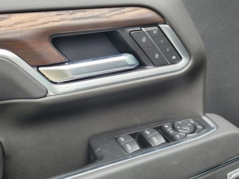 New 2026 GMC Sierra 2500 SLT image 24