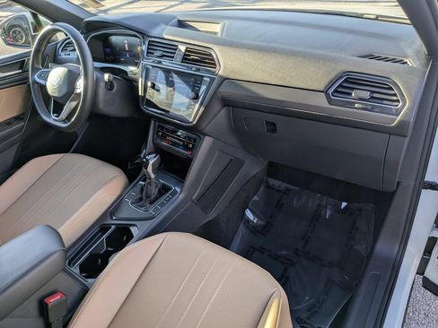 Certified 2023 Volkswagen Tiguan SE FWD image 10