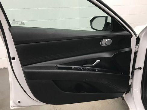 Used 2023 Hyundai Elantra SE image 13
