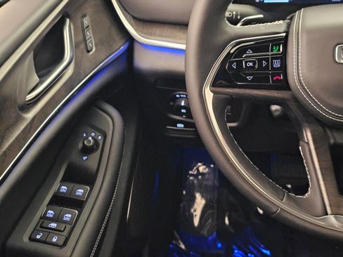 New 2025 Jeep Grand Cherokee Overland image 20