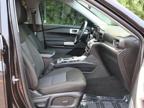 Used 2023 Ford Explorer XLT AWD/4WD image 41