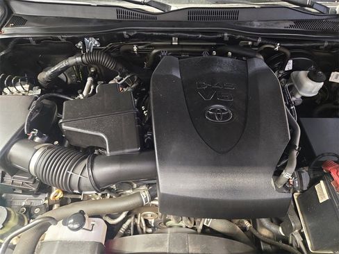 Used 2021 Toyota Tacoma TRD Sport w/ Technology Package image 29