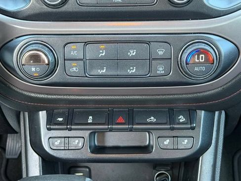 Used 2015 GMC Canyon SLE w/ All-Terrain Package AWD/4WD image 28