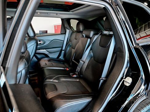 Used 2022 Jeep Cherokee Limited w/ Mopar Interior Package image 19