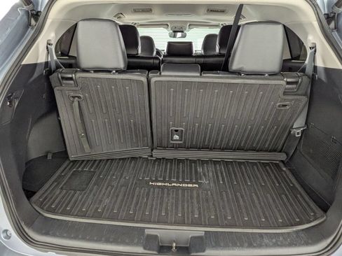 Used 2022 Toyota Highlander XLE AWD/4WD image 25